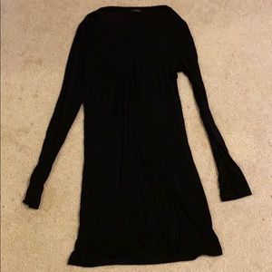 Long v neck black top